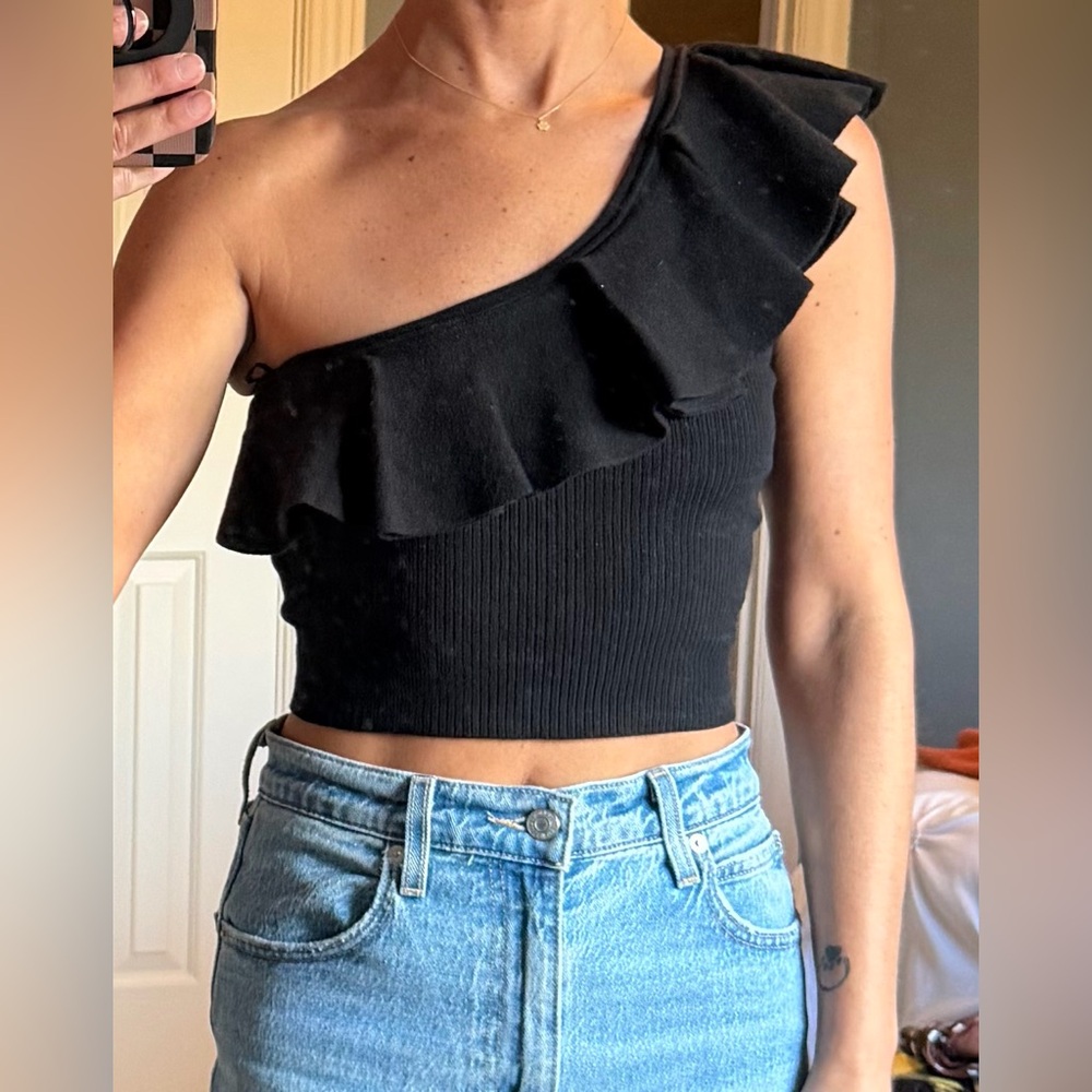 Express Black One-Shoulder Ruffle Crop Top - Picture 4 of 7